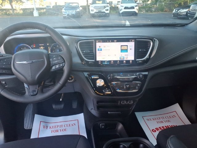 2024 Chrysler Pacifica Touring