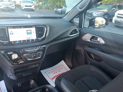 2024 Chrysler Pacifica Touring