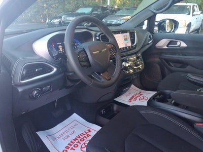 2024 Chrysler Pacifica Touring