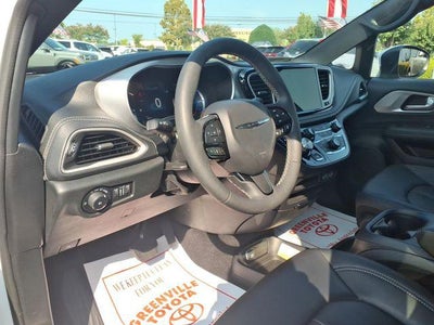 2023 Chrysler Pacifica Hybrid Touring L