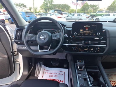 2025 Nissan Pathfinder SV