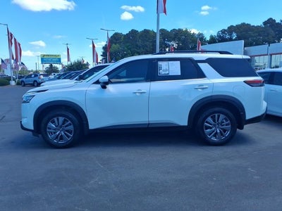 2025 Nissan Pathfinder SV