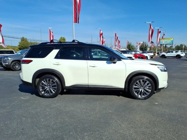 2022 Nissan Pathfinder SL