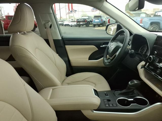 2024 Toyota Highlander 8 Passenger