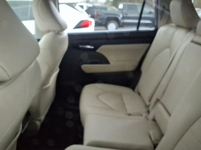 2024 Toyota Highlander 8 Passenger