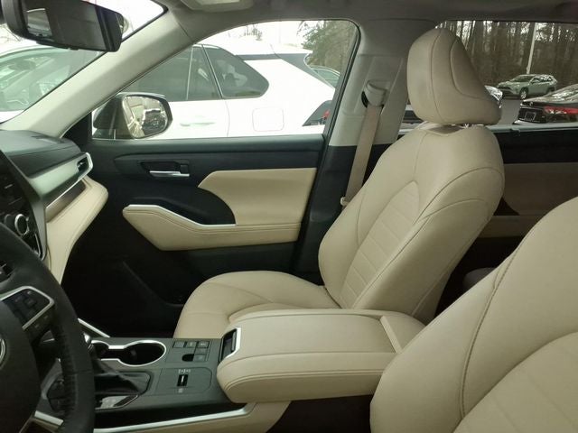 2024 Toyota Highlander 8 Passenger