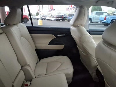 2024 Toyota Highlander 8 Passenger