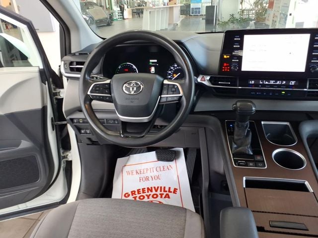 2021 Toyota Sienna LE 8 Passenger