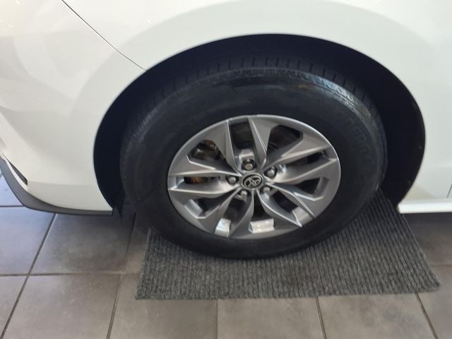 2021 Toyota Sienna LE 8 Passenger