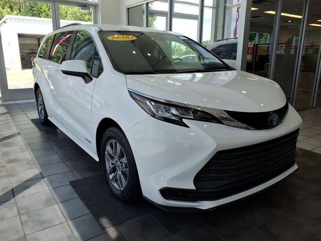 2021 Toyota Sienna LE 8 Passenger
