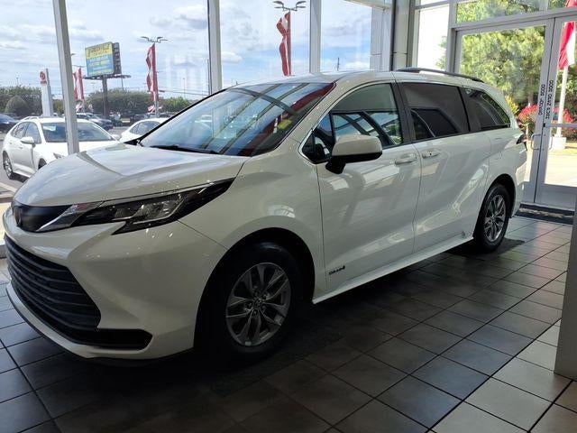 2021 Toyota Sienna LE 8 Passenger