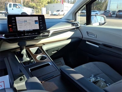 2023 Toyota Sienna LE 8 Passenger