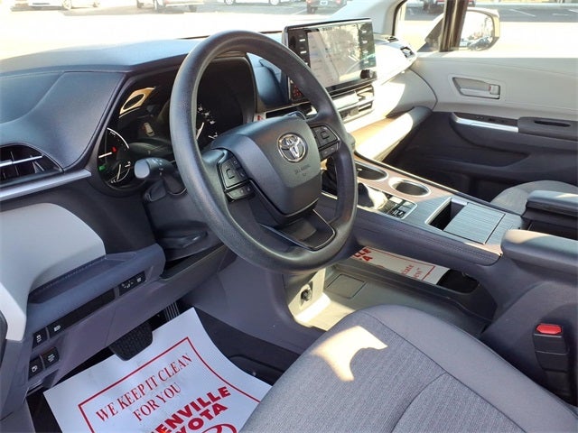 2023 Toyota Sienna LE 8 Passenger