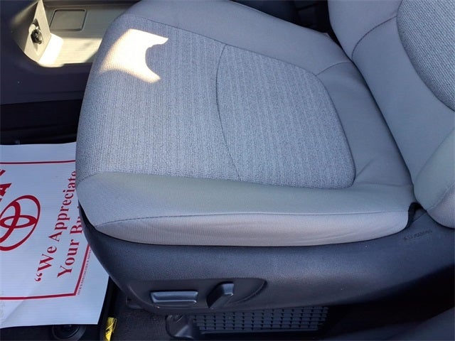 2023 Toyota Sienna LE 8 Passenger