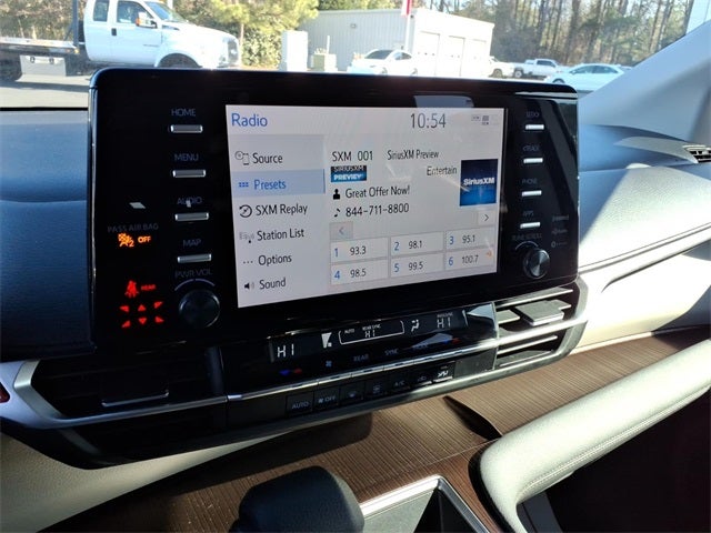 2023 Toyota Sienna LE 8 Passenger