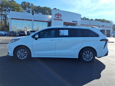 2023 Toyota Sienna LE 8 Passenger