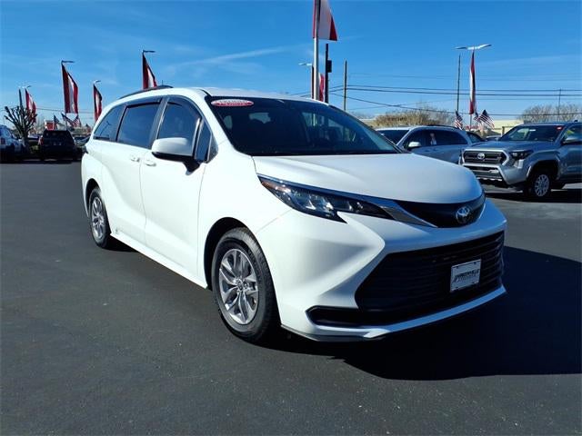 2023 Toyota Sienna LE 8 Passenger