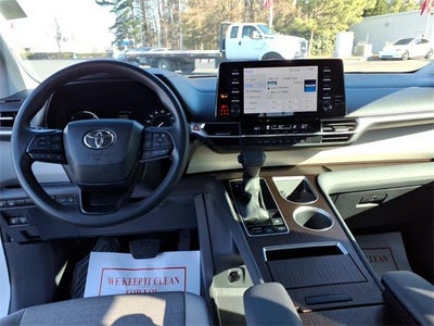 2023 Toyota Sienna LE 8 Passenger