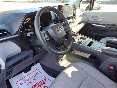 2023 Toyota Sienna LE 8 Passenger