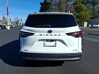 2023 Toyota Sienna LE 8 Passenger