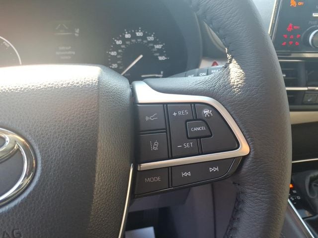 2024 Toyota Sienna XLE 8 Passenger