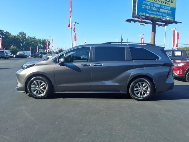 2024 Toyota Sienna XLE 8 Passenger