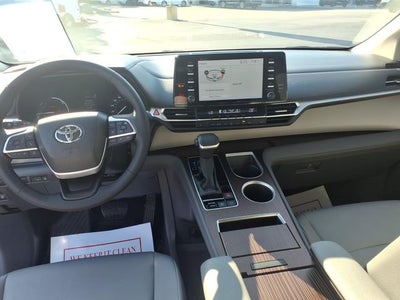 2024 Toyota Sienna XLE 8 Passenger