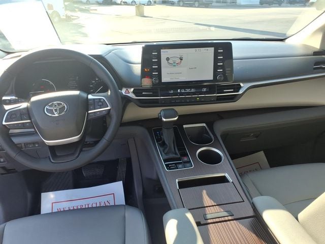 2024 Toyota Sienna XLE 8 Passenger