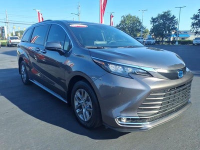 2024 Toyota Sienna XLE 8 Passenger