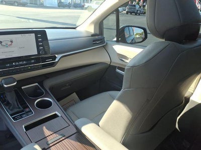 2024 Toyota Sienna XLE 8 Passenger