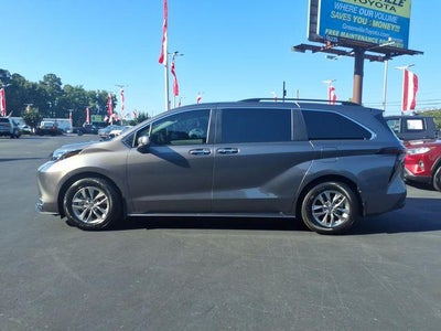 2024 Toyota Sienna XLE 8 Passenger
