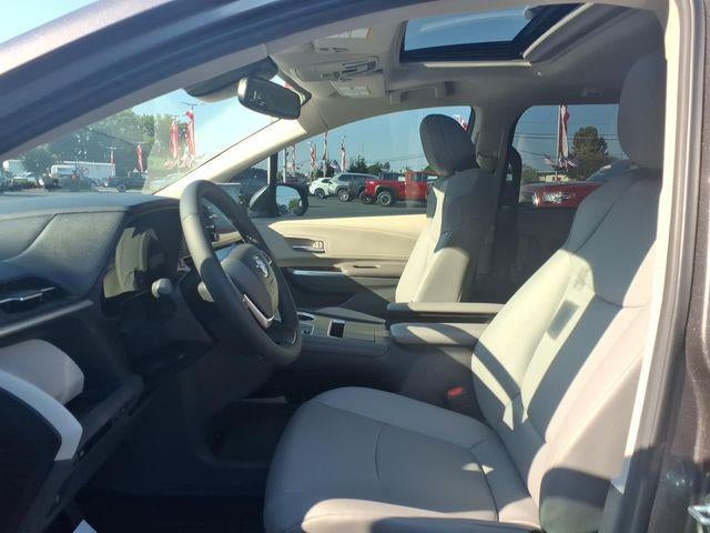2024 Toyota Sienna XLE 8 Passenger