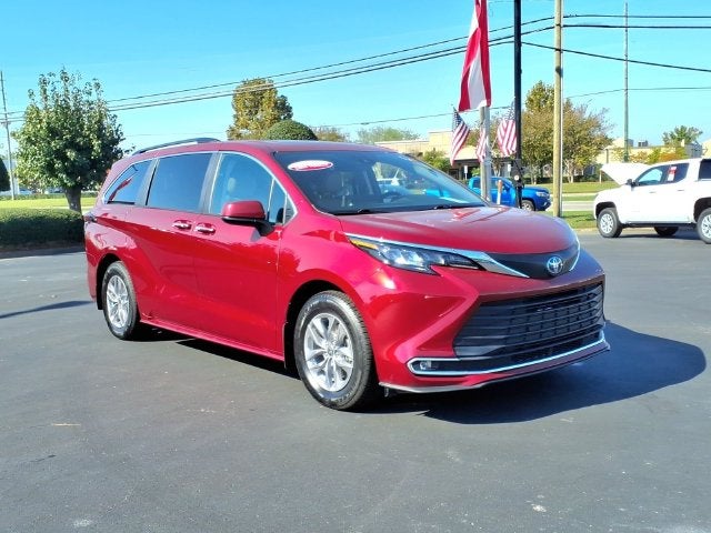 2024 Toyota Sienna XLE